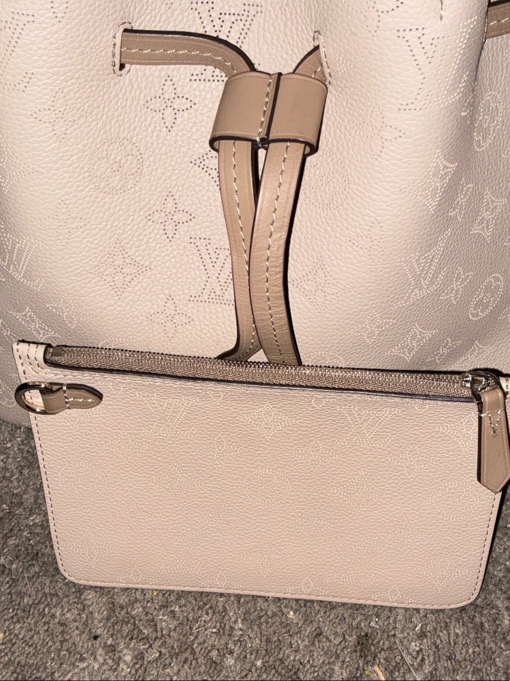 NWOT LOUIS VUITTON W/POUCH AND DUSTY! BOUNDLESS GALET MOHINA PURSE